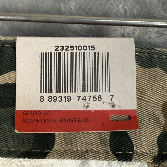 Levis Mens Carrier Cargo Shorts Size 30 Black Green Camo Print 100% Cotton - Picture 9 of 9